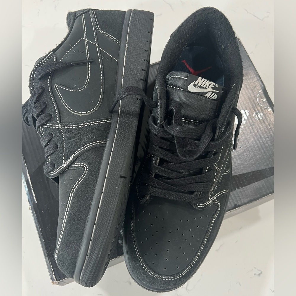Travis Scott Jordan 1 low